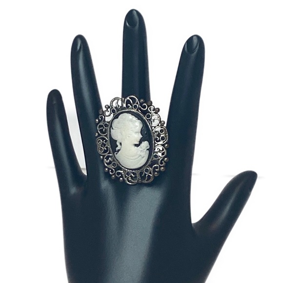 Jewelry - 🆓FREE w/ Purchase: Victorian Statement Ring